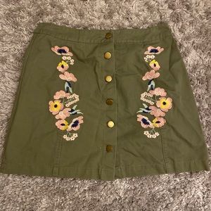 Skirt with floral pattern